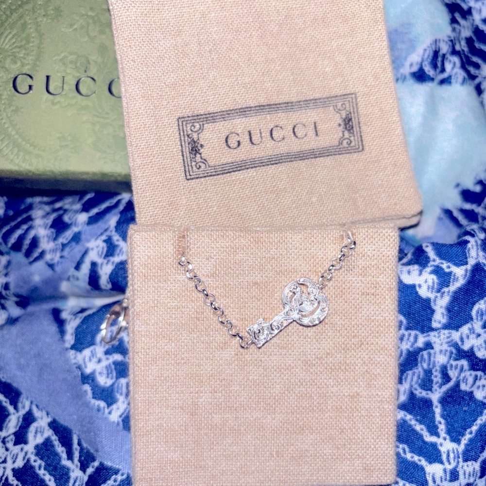 Gucci, 17inch,Silver bracelet